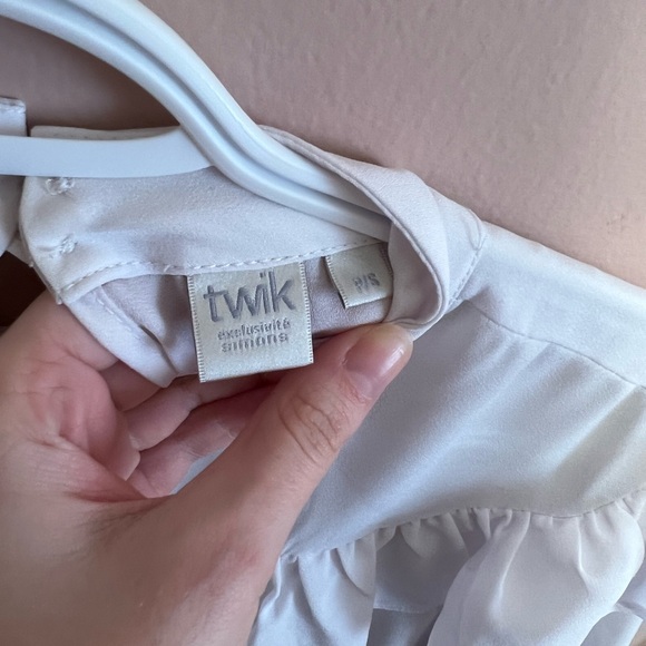 4/$10 white blouse - Picture 3 of 3